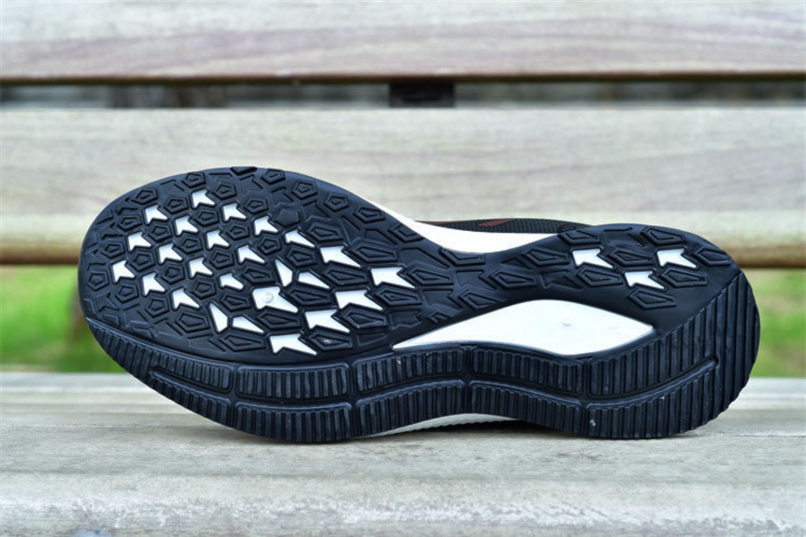 2025 new spring trend sports men's shoes Lace-up thick sole casual fashion shoes Large size Wear skid resistance