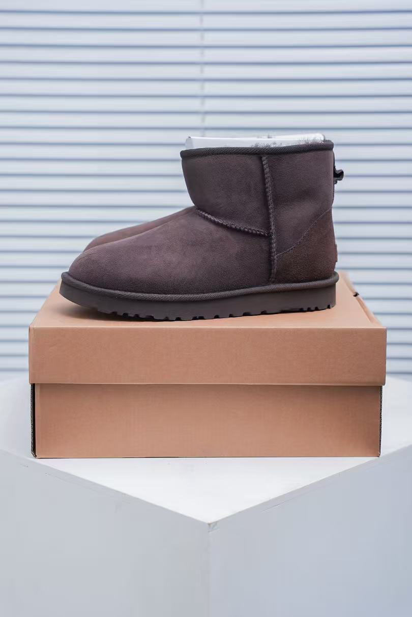 2025 New Australia Winter design mini snow boots Cow Suede Leather Women classic  Brand Ankle boots outdoors comfy sheep fur