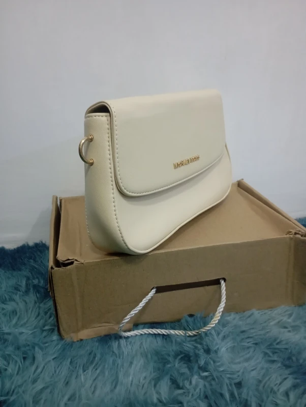 Michael Kors Elegant Handbag - Premium Designer Style