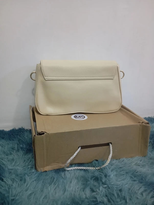 Michael Kors Elegant Handbag - Premium Designer Style