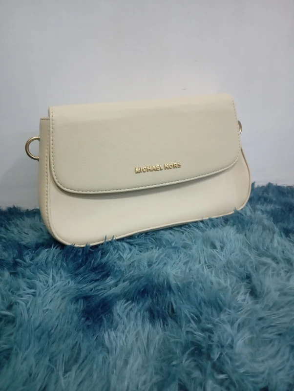 Michael Kors Elegant Handbag - Premium Designer Style