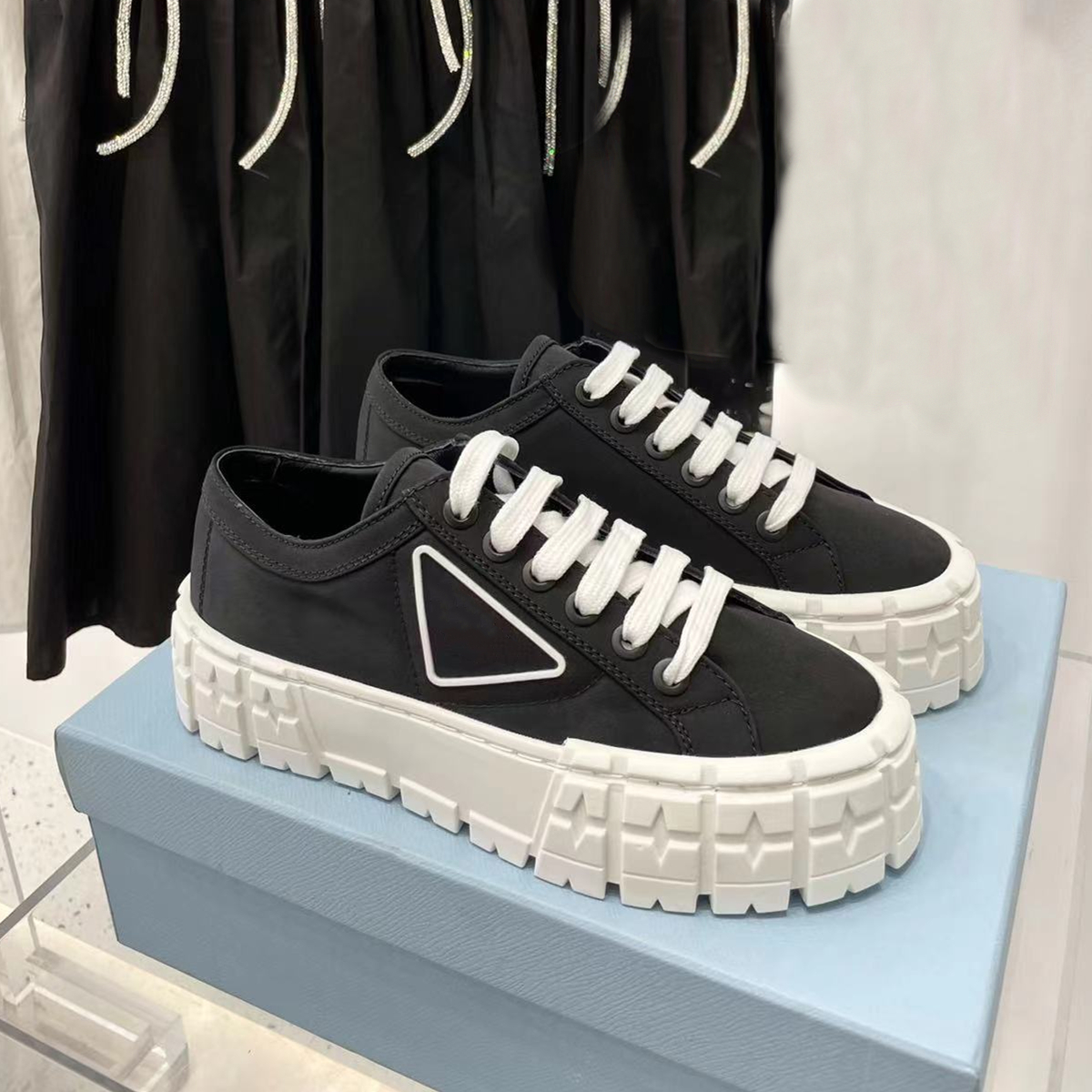 Casual flats canvas sneakers Women Solid Color Shallow Sports shoes Tennis female Streetwear Lace-up Casual shoes Sneaker