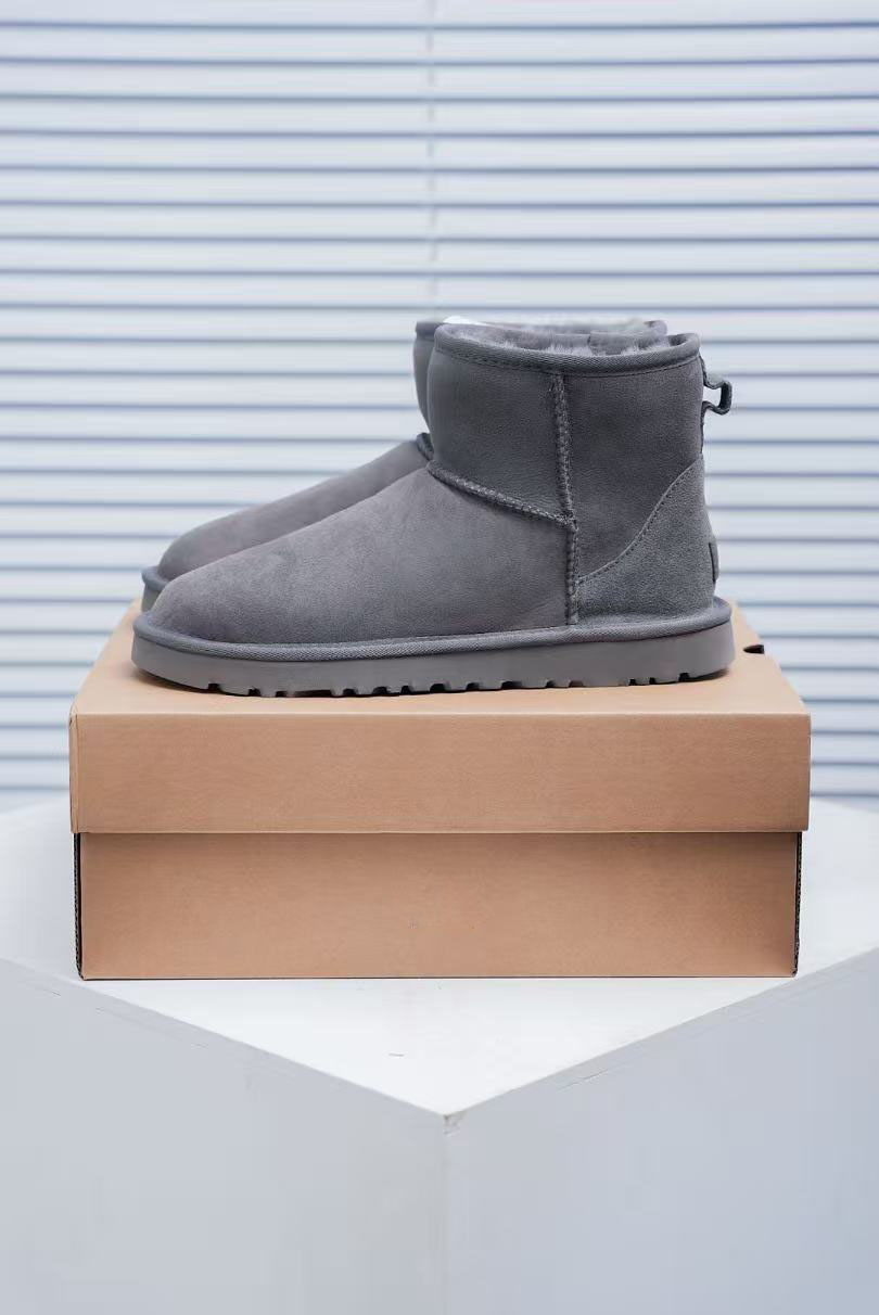 2025 New Australia Winter design mini snow boots Cow Suede Leather Women classic  Brand Ankle boots outdoors comfy sheep fur