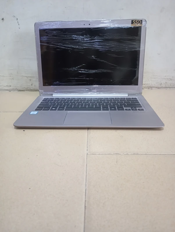 Samsung NP355V5C A6 4GB RAM 320GB HDD Laptop (NT455R4J)