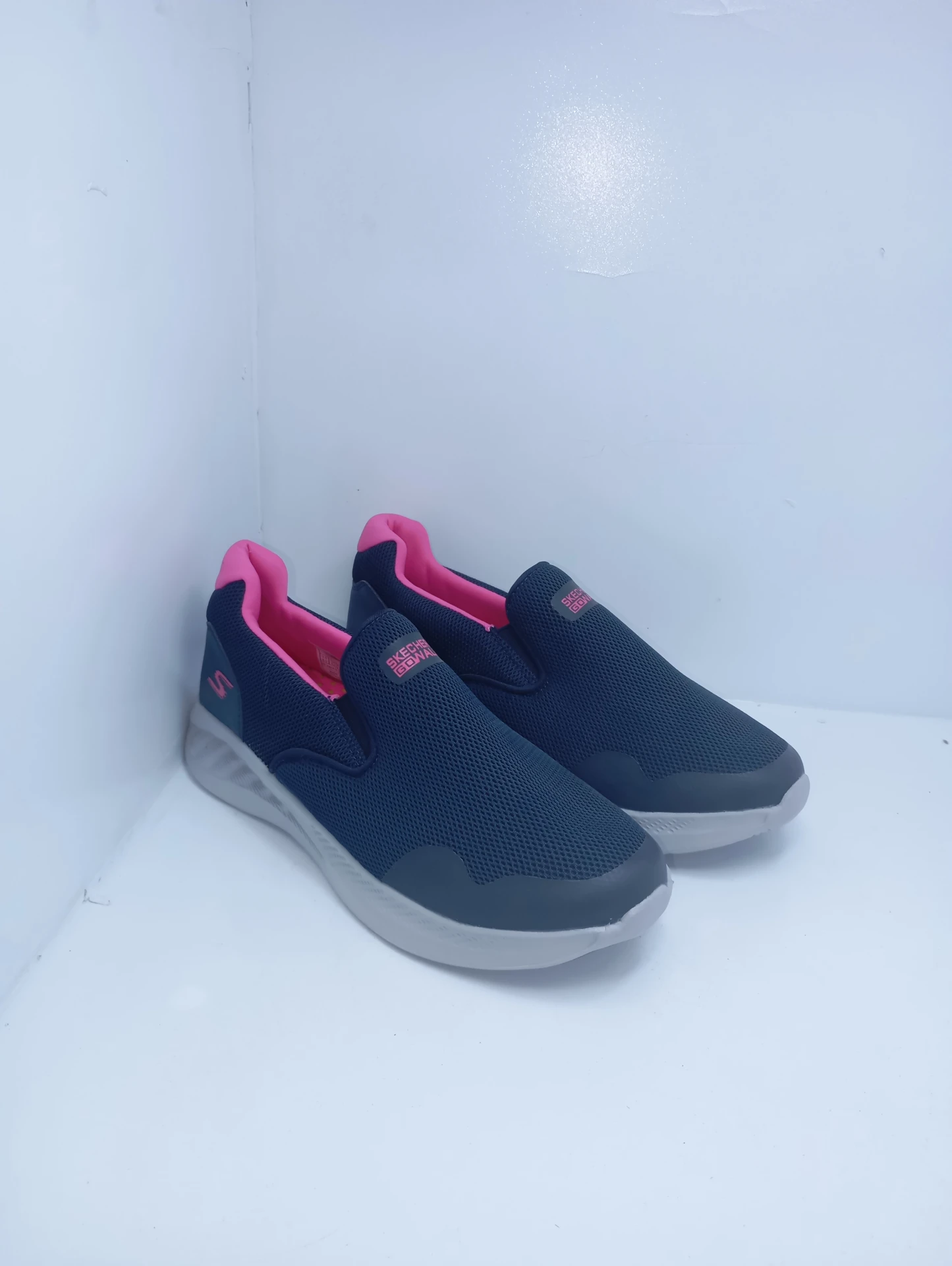 Skechers Uno Air-Cooled Memory Foam Luxury