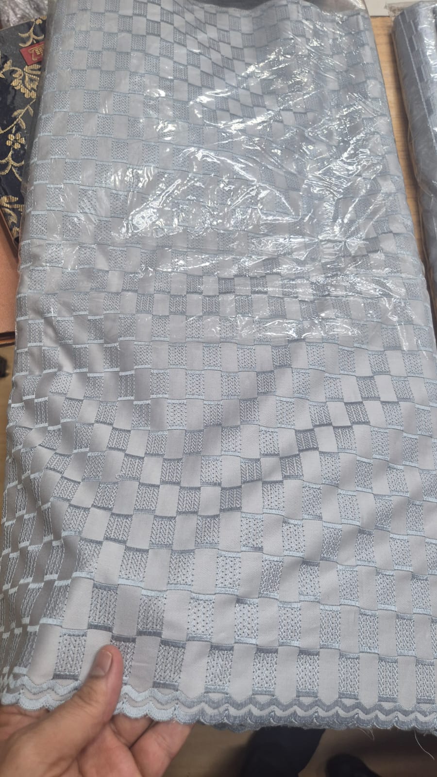 Men lace