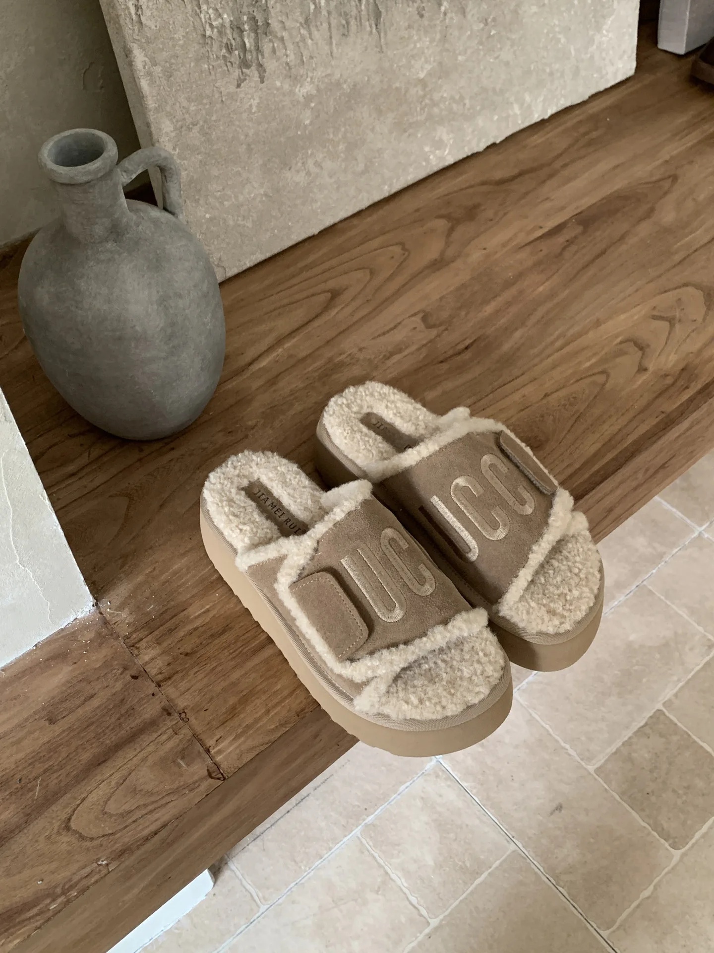 Women's Thick Bottom Slip-On Slippers Indoor Outdoor Wear Winter New Style Embroidered Anti-Slip Home Cotton Slippers Waterproof