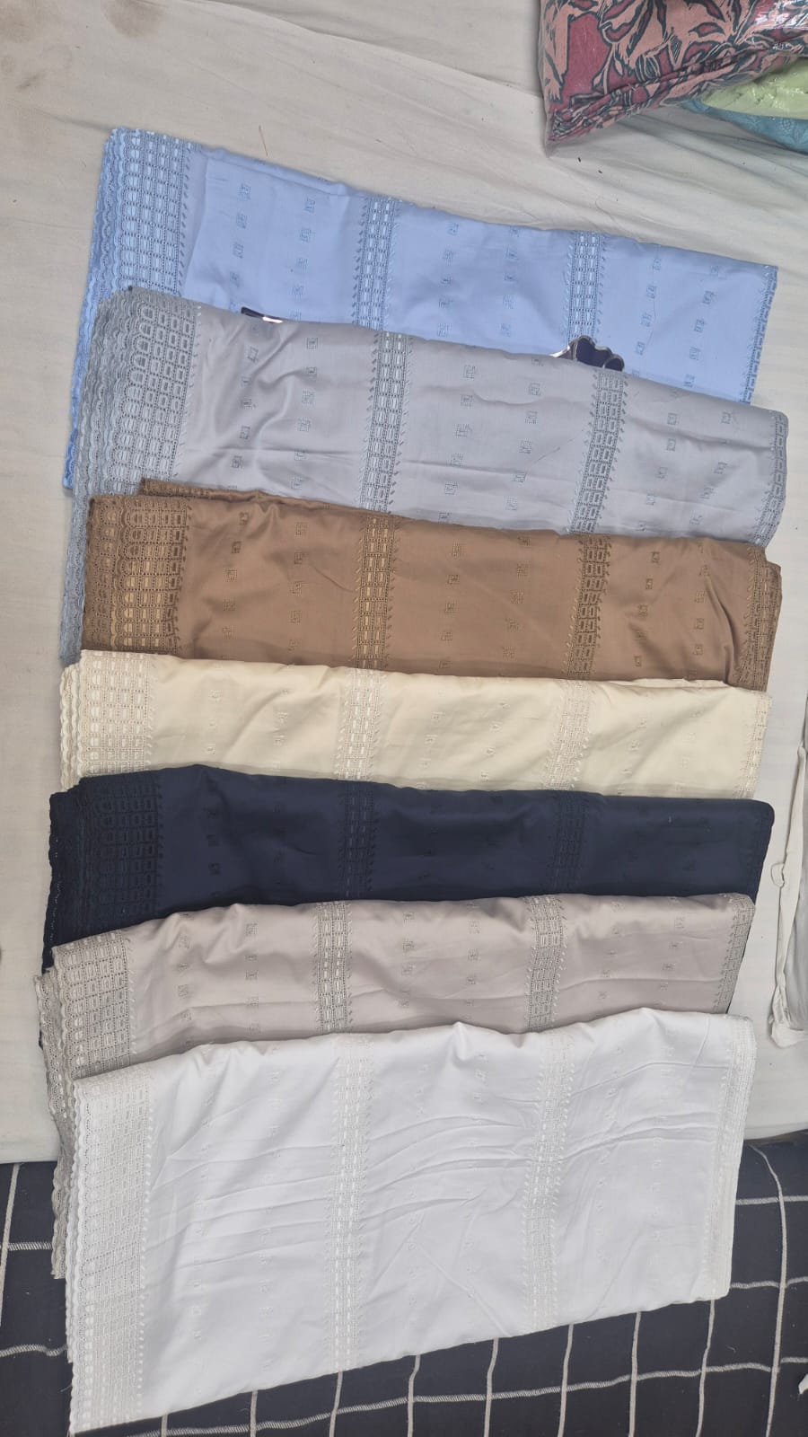 Men lace