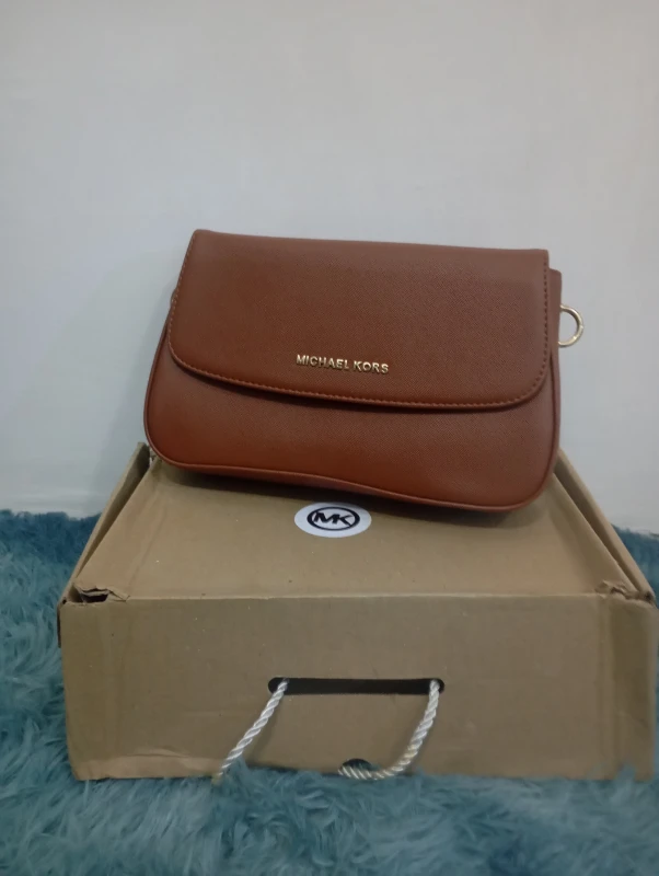 Michael Kors Classic Shoulder Bag - Stylish Luxury Bag