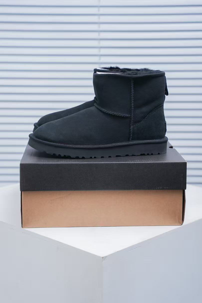 2025 New Australia Winter design mini snow boots Cow Suede Leather Women classic  Brand Ankle boots outdoors comfy sheep fur