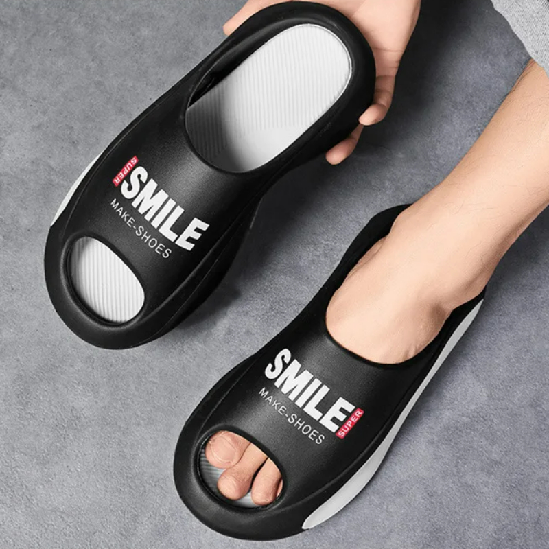 Men's Slippers EVA Slippers New Summer Casual Male Beach Shoes Fashion Soft Non-Slip Slipper Platform Slip-On Slippers for Men