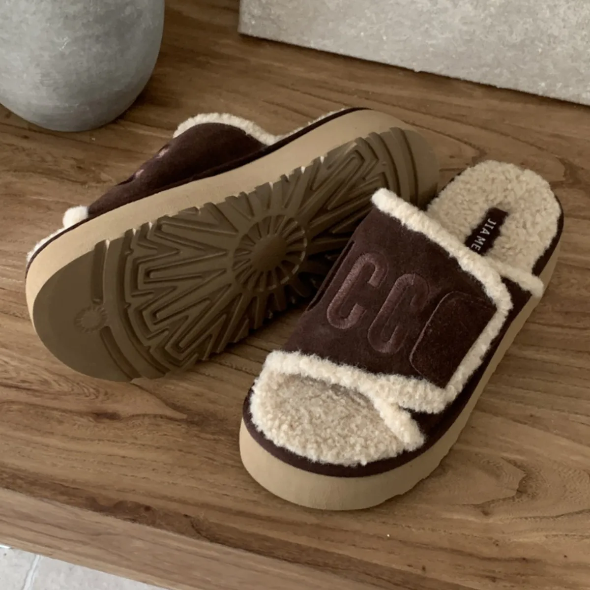 Women's Thick Bottom Slip-On Slippers Indoor Outdoor Wear Winter New Style Embroidered Anti-Slip Home Cotton Slippers Waterproof