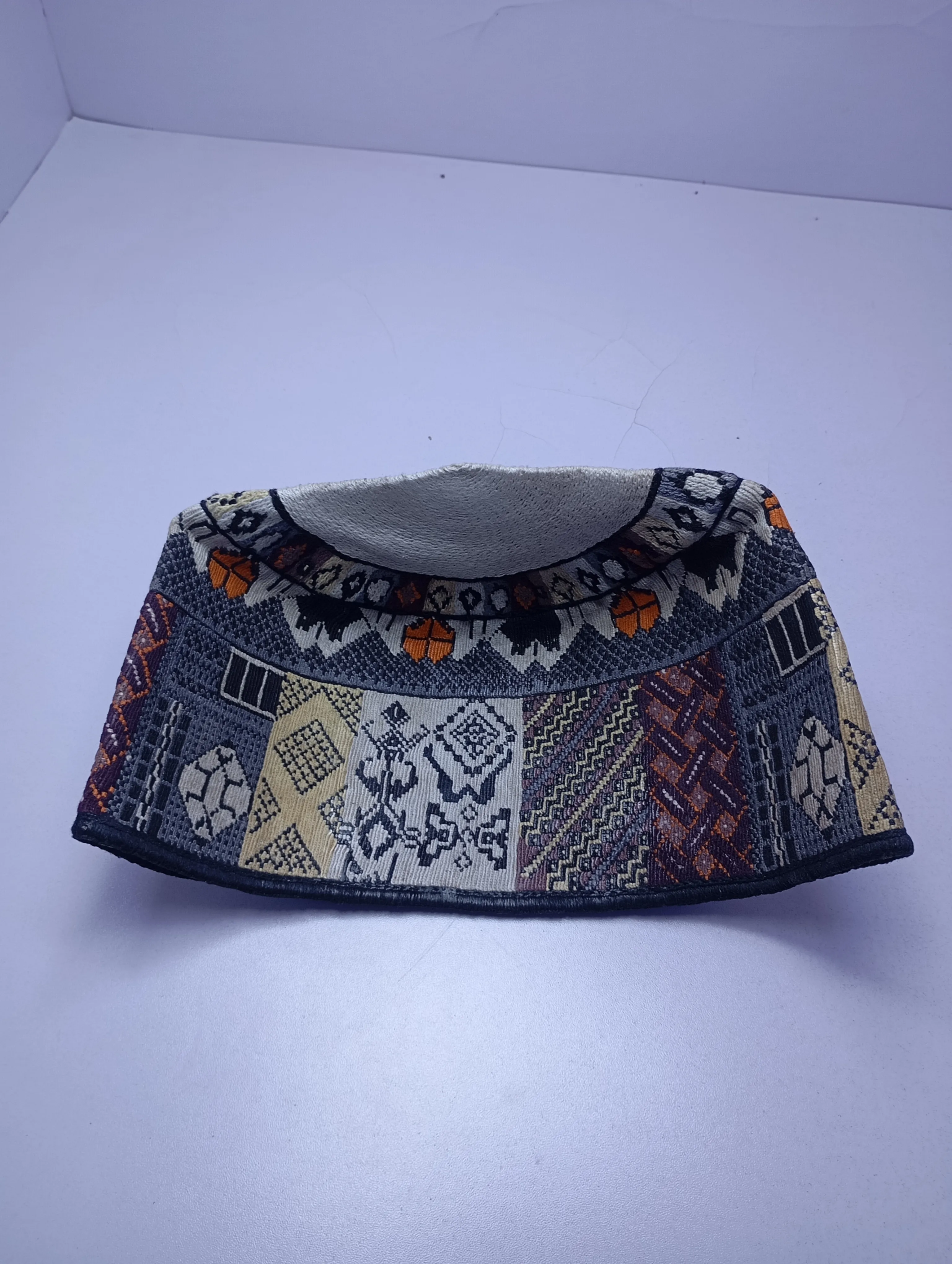 Original Handwoven Hausa Fulani Zawa Cap – Bangol Kindei Bama Style | Men’s Knitted Maiduguri Cap Sizeof 23.5 