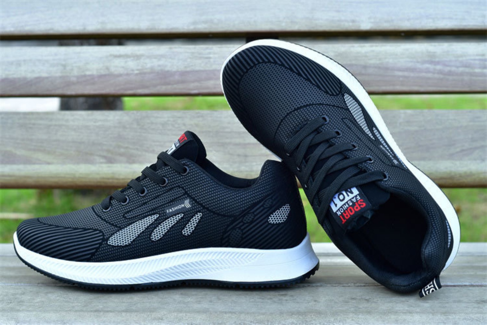 2025 new spring trend sports men's shoes Lace-up thick sole casual fashion shoes Large size Wear skid resistance