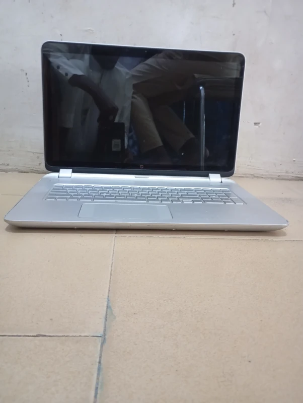 HP 8260 NGW Yoga Core i5 8GB RAM 128GB SSD Touchscreen Convertible