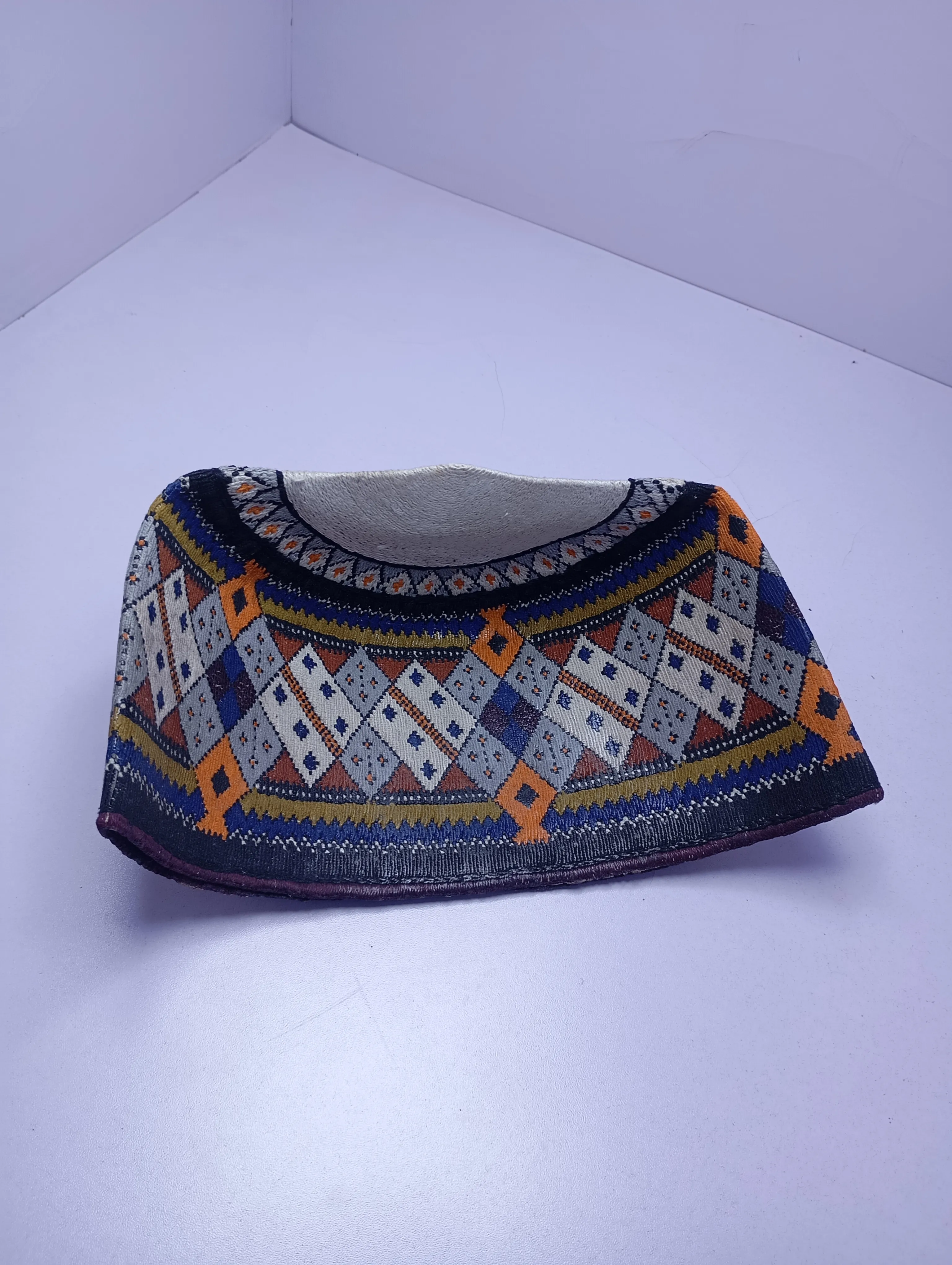 Original Handwoven Hausa Fulani Zawa Cap – Bangol Kindei Bama Style | Men’s Knitted Maiduguri Cap Sizeof 22.5 