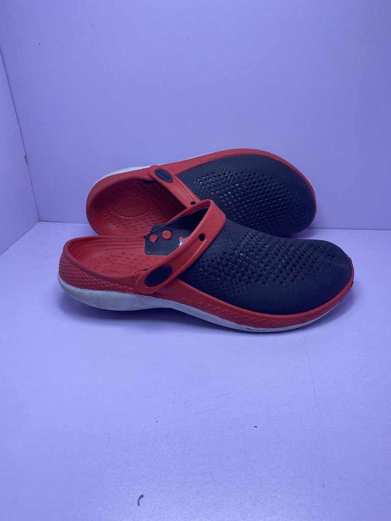 Arrow Crocs - Stylish Men's Lightweight Crocs for Comfort  