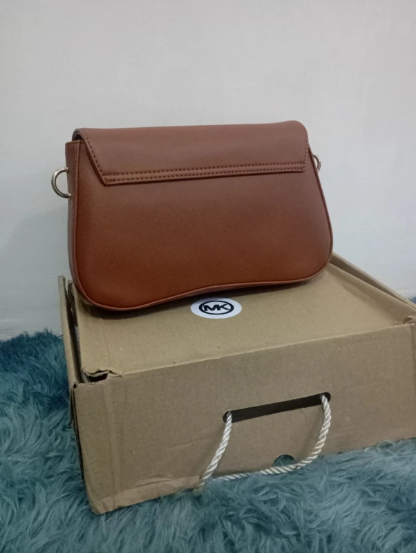 Michael Kors Classic Shoulder Bag - Stylish Luxury Bag