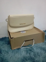 Michael Kors Elegant Handbag - Premium Designer Style